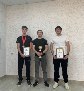 Студенты Аграрного института продемонстрировали выдающиеся спортивные способности, заняв первое место в открытом турнире СКГА по скалолазанию на "Кубок ректора". 