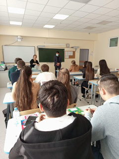 На этой неделе представители кафедр топографической анатомии, фармакологии и терапевтической стоматологии Медицинского института СКГА провели профориентационные беседы для учащихся средних школ и гимназий города Черкесска.