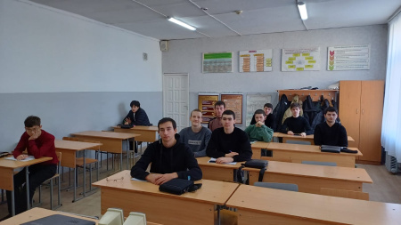 В рамках плана профориентационной работы преподаватели кафедры «Финансы и кредит» к.э.н., доцент Атаева Л.Б., к.э.н., доцент Бостанова П.И., к.э.н., доцент Урусова А.Б. посетили колледж СКГА