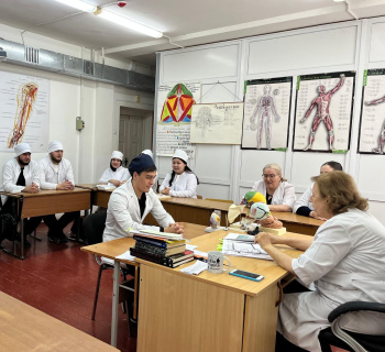 11.11.2025г. старший преподаватель кафедры «Морфология человека» Узденова Аминат Ибрагимовна провела открытое занятие на тему «Анатомия черепных нервов. I, II, III, IV, VI пары.» у обучающихся 2 курса ЛД-243\2.