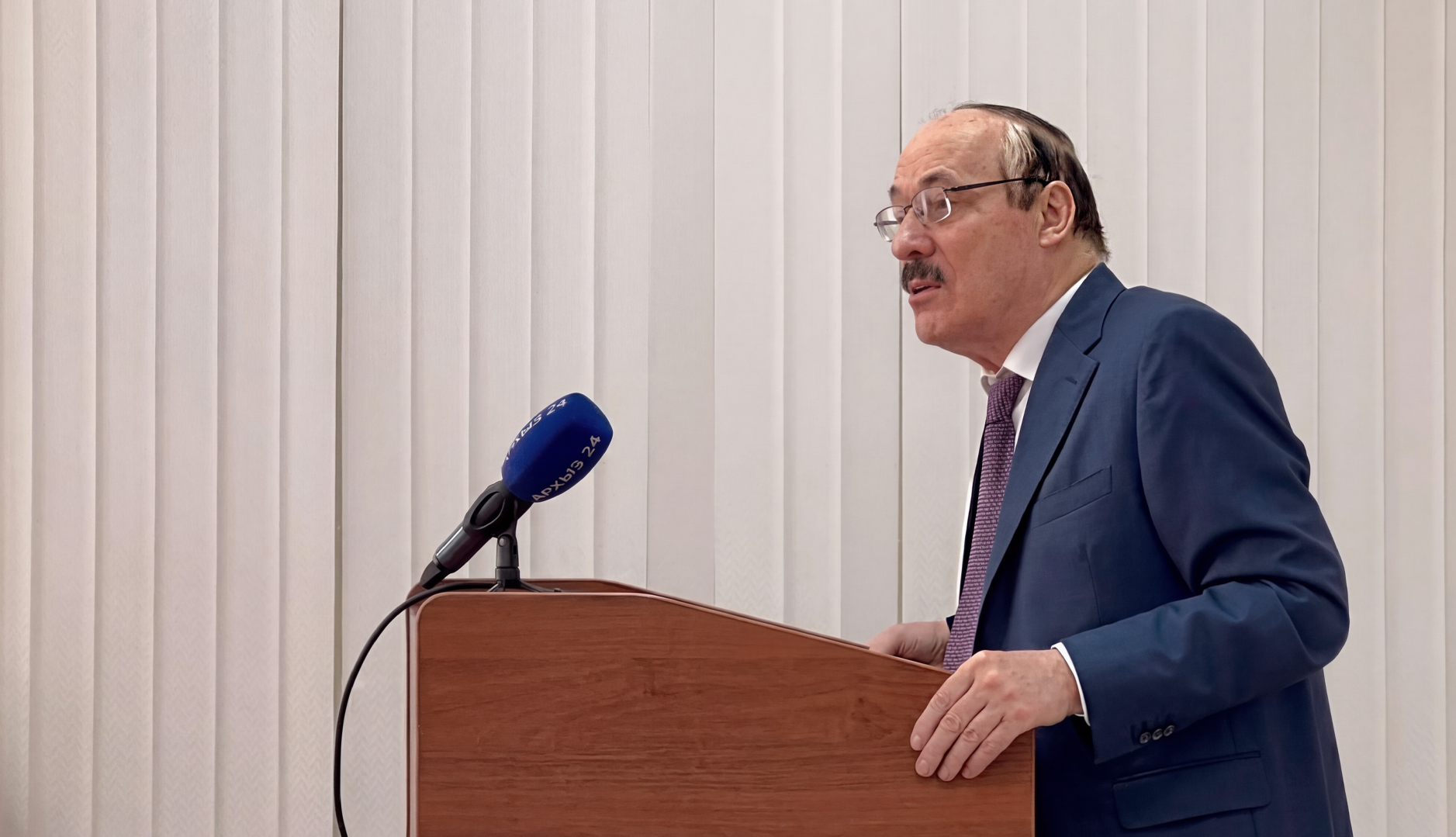 Рамазан Абдулатипов выступил с лекцией о национальной политике для курсантов Военного учебного центра СКГА