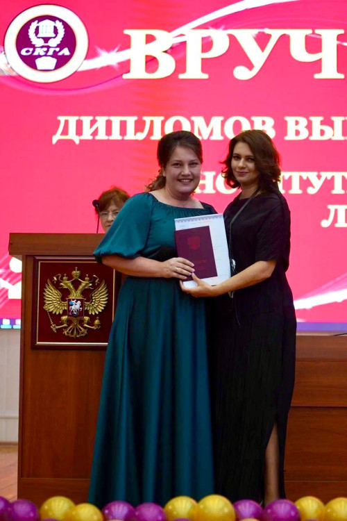 В СКГА вручены дипломы выпускникам Института дизайна и лингвистики
