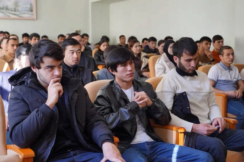 Иностранным студентам СКГА рассказали о правилах прибывания в России 