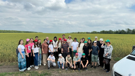 Преподаватель Аграрного института провел экскурсию для ребят из воспитанников лагеря КЧРГБУ ЦОД "Спутник"