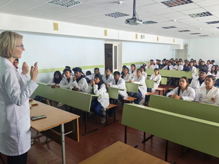 7 ноября 2025 года прошла рабочая встреча руководства Медицинского института СКГА с иностранными студентами-первокурсниками. 