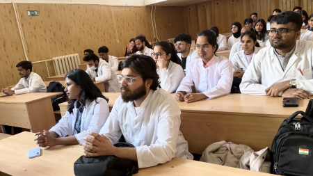 В Медицинском институте СКГА открылся хирургический кружок на английском языке для иностранных студентов.