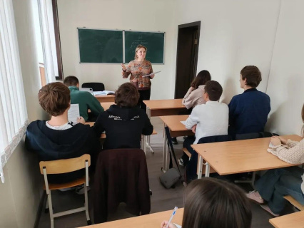 В рамках профориентационной работы доцент кафедры гуманитарных дисциплин института Экономики и управления Северо-Кавказской государственной академии Светлана Владимировна Калабекова посетила МБОУ «Гимназия 16- детский сад», где провела встречу с выпускник