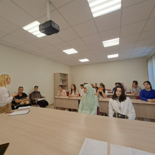Собрание первокурсников на кафедре лингвистики и межкультурной коммуникации. 