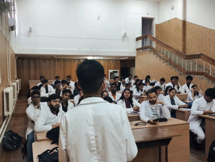 Заседание студенческого научного общества кафедры «Внутренние болезни» со студентами факультета иностранных обучающихся.