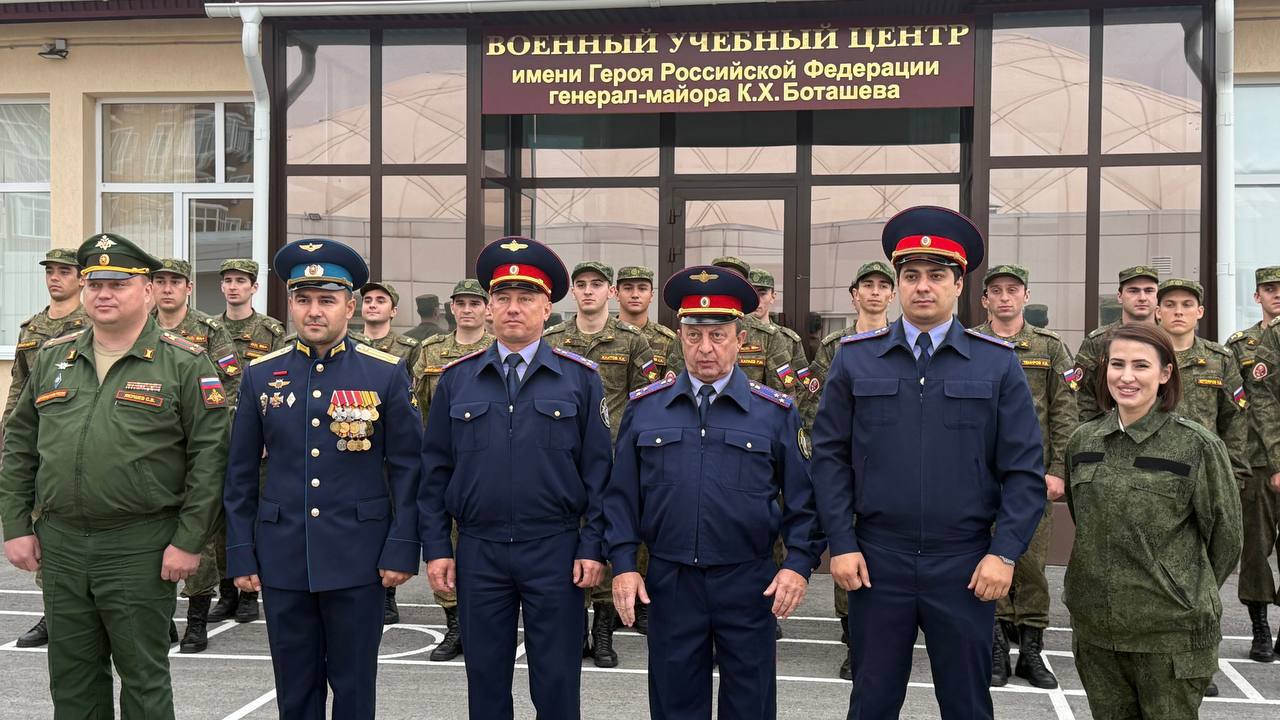 Следователи СК КЧР посетили курсантов Военного учебного центра СКГА в рамках акции «Дни белых журавлей»