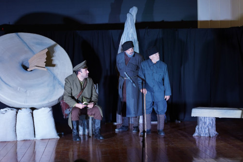 В СКГА показали спектакль «Серебряный дед» на карачаевском языке