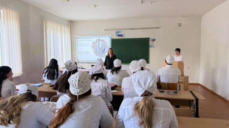 В Северо-Кавказской государственной академии состоялось открытое практическое занятие по общей и социальной психологии на тему «Психология эмоциональных процессов», организованное и проведённое преподавателем кафедры гуманитарных дисциплин ИЭиУ Динарой Аг