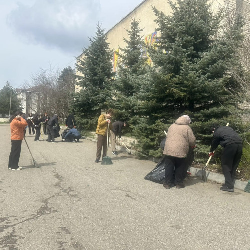 Студенты СПК СКГА приняли участие в субботнике в п. Кавказском