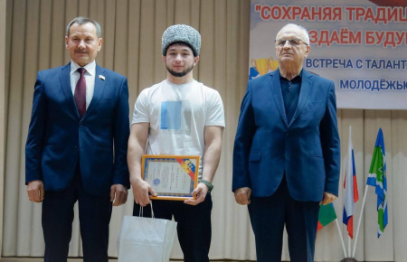 Наш студент Назим Бостанов герой встречи с талантливой молодёжью КЧР «Сохраняя традиции – создаем будущее». 