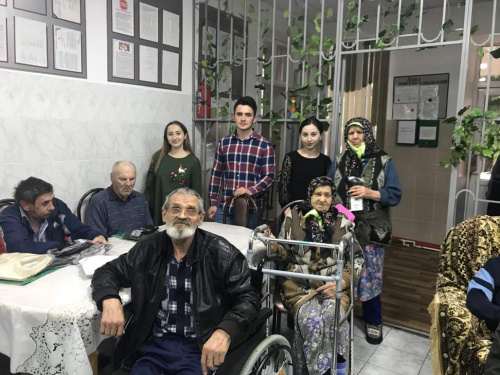 Студенты Медицинского института посетили дом престарелых