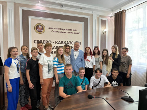 Ректор СКГА встретился со школьниками из ЛНР