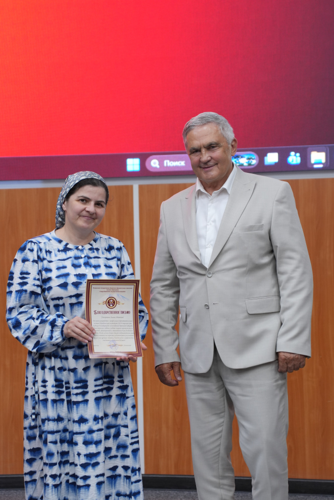 torzhestvennaya_ tseremoniya_vrucheniya_diplomov_16.JPG