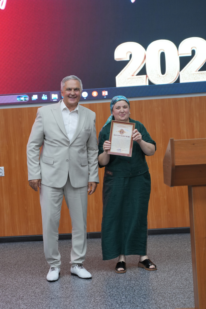 torzhestvennaya_ tseremoniya_vrucheniya_diplomov_17.JPG