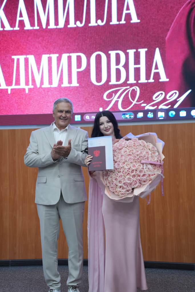torzhestvennaya_ tseremoniya_vrucheniya_diplomov_22.JPG