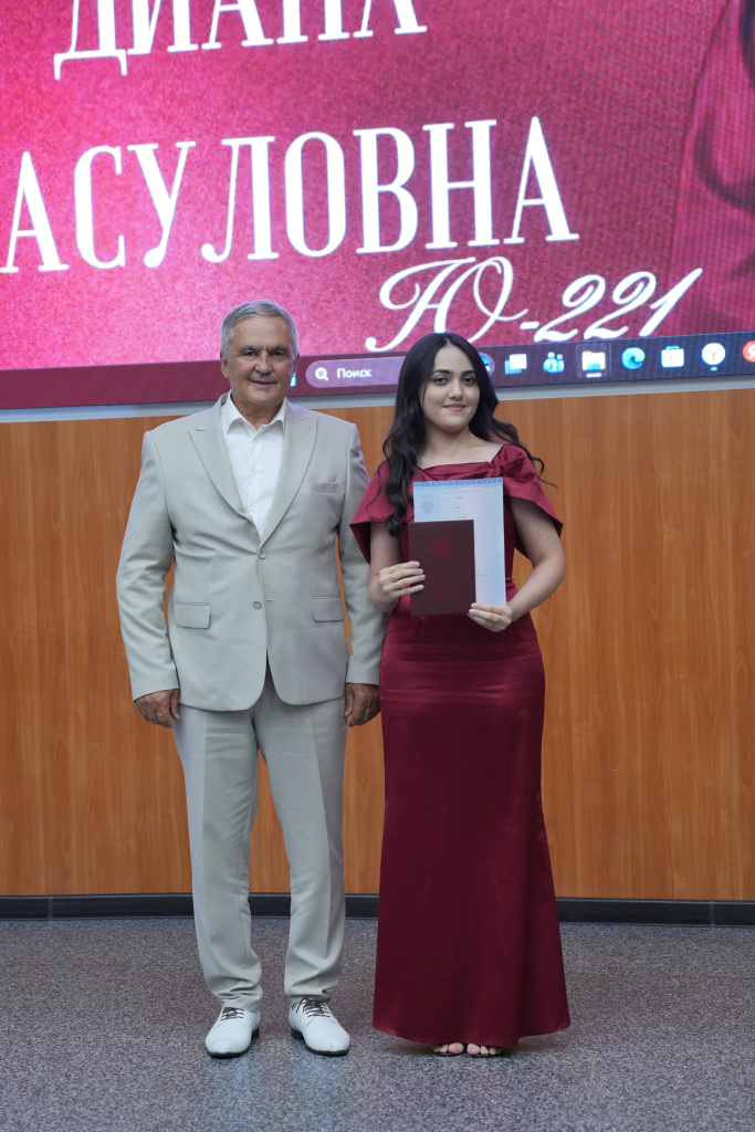 torzhestvennaya_ tseremoniya_vrucheniya_diplomov_20.JPG