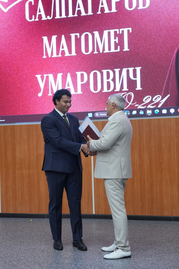 torzhestvennaya_ tseremoniya_vrucheniya_diplomov_23.JPG