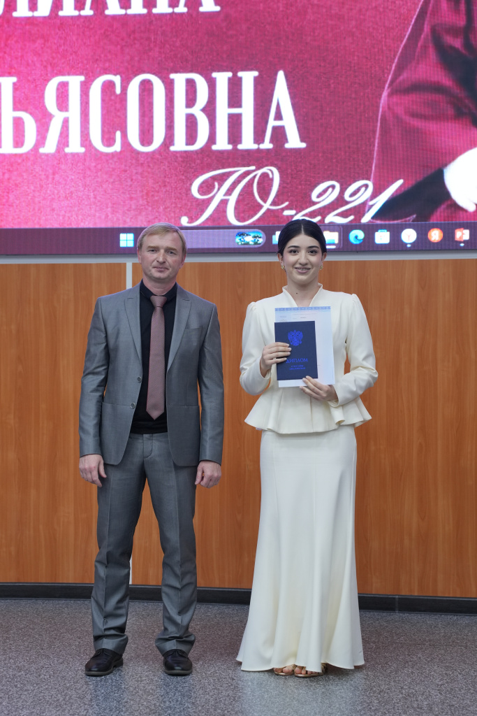 torzhestvennaya_ tseremoniya_vrucheniya_diplomov_29.JPG