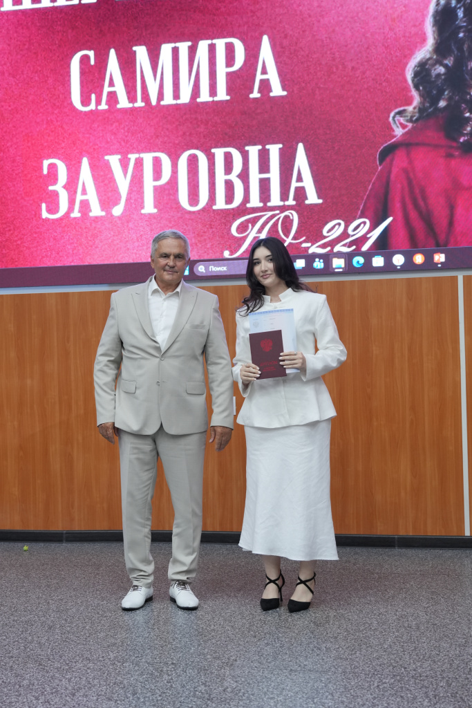 torzhestvennaya_ tseremoniya_vrucheniya_diplomov_25.JPG