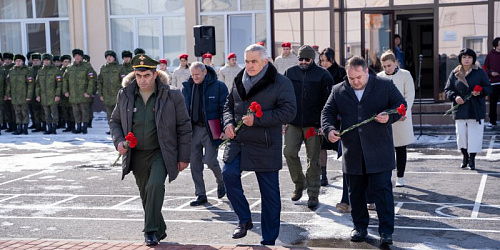 Отправка гуманитарного груза и патриотический форум состоялись на базе Военного учебного центра СКГА