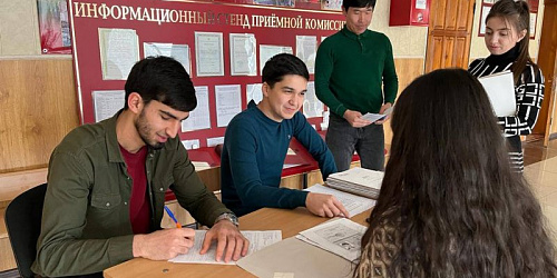 Работа приемной комиссии Северо-Кавказской государственной академии